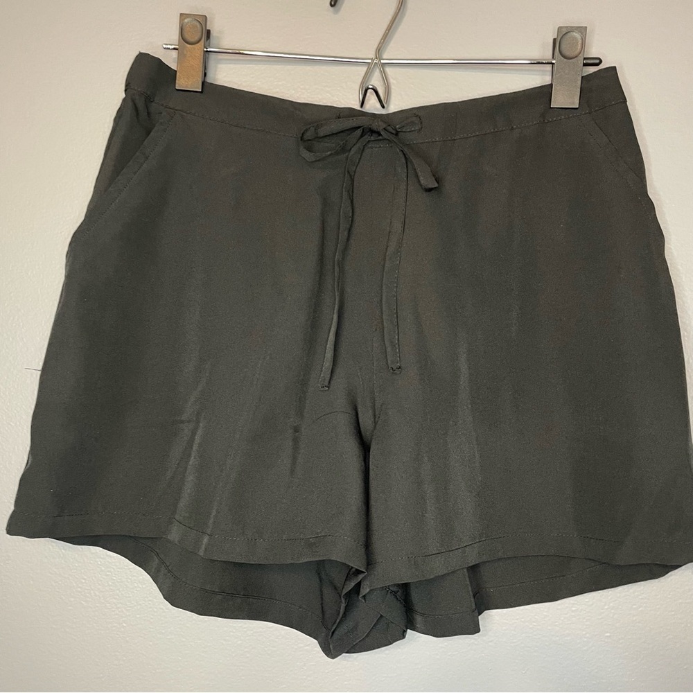 Rachel Zoe | Black shorts pull-on lightweight pockets drawstring Medium